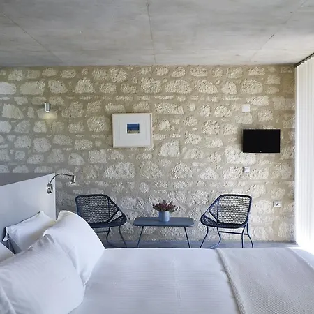 Leivatho Hotel 4*
